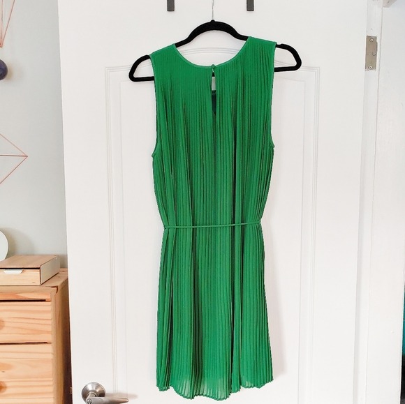 Banana Republic, pleated dress, size large - Picture 2 of 3